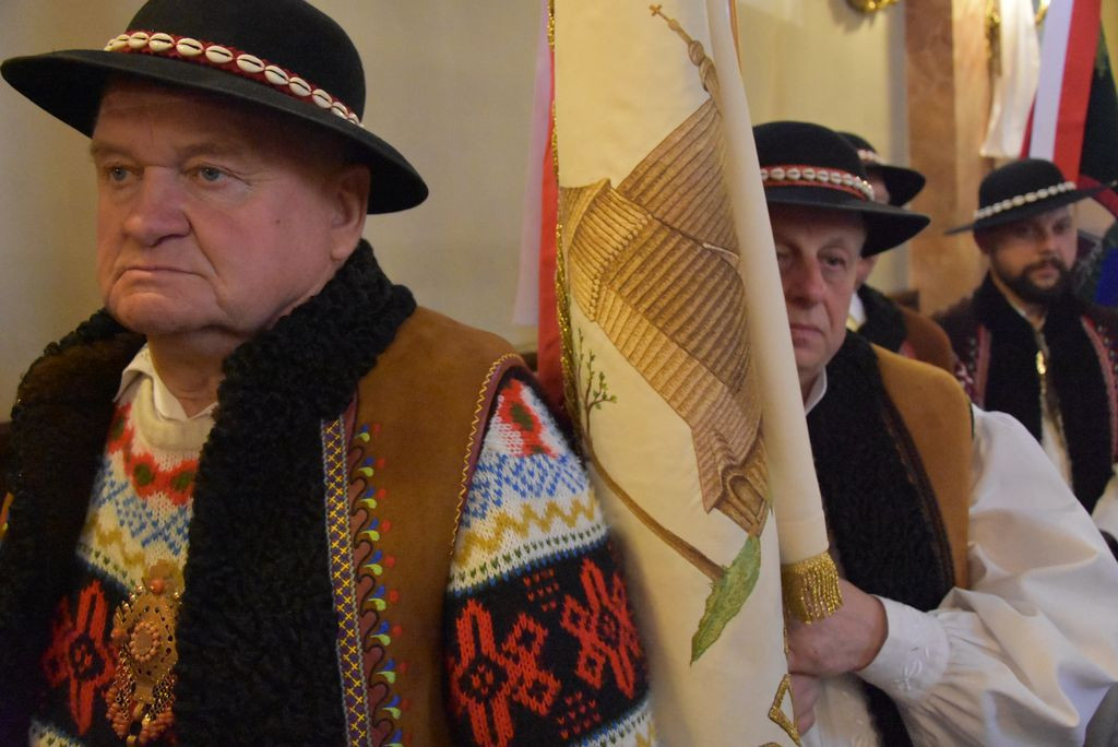 Związek Podhalan w Klikuszowej ze sztandarem