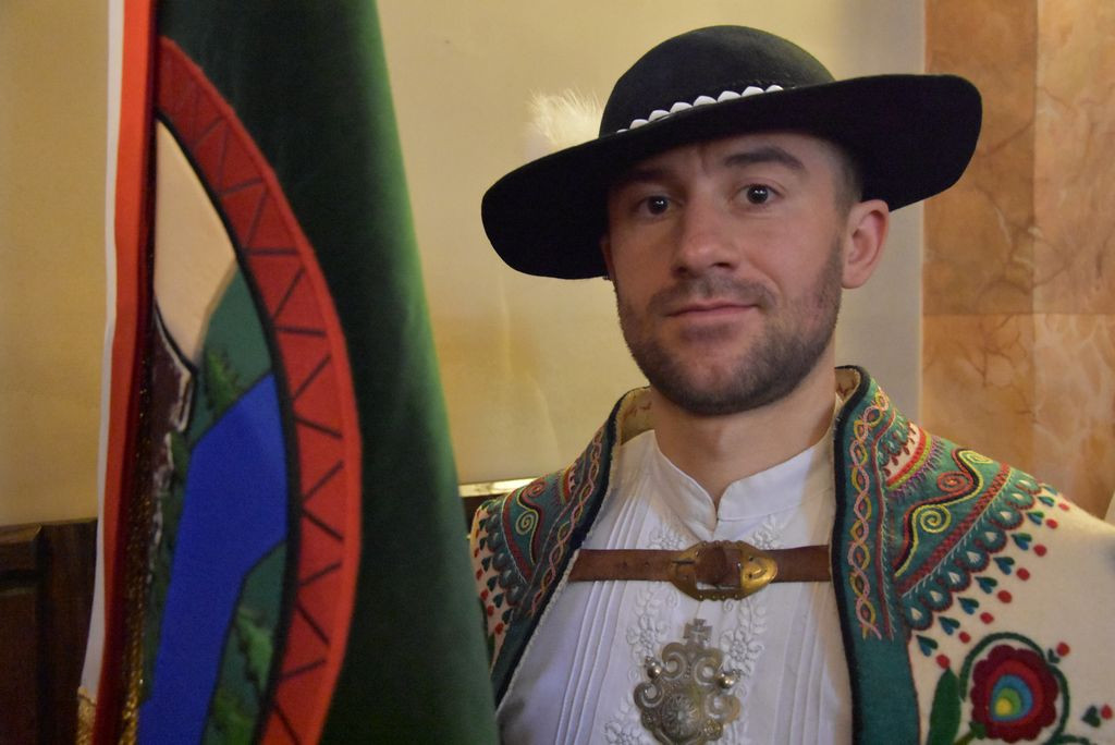 Związek Podhalan w Klikuszowej ze sztandarem