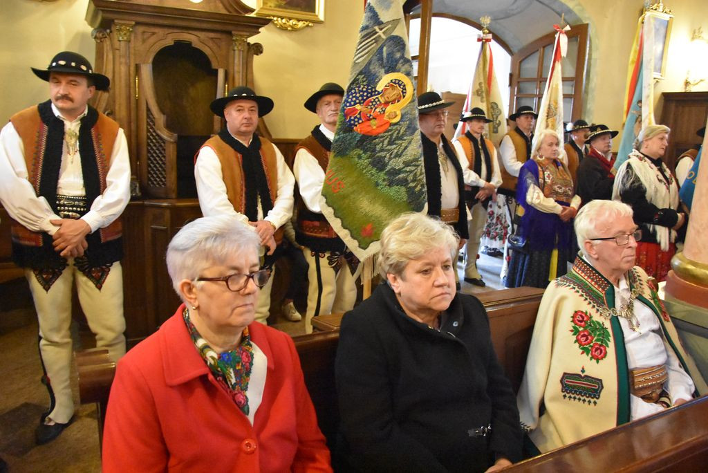 Związek Podhalan w Klikuszowej ze sztandarem