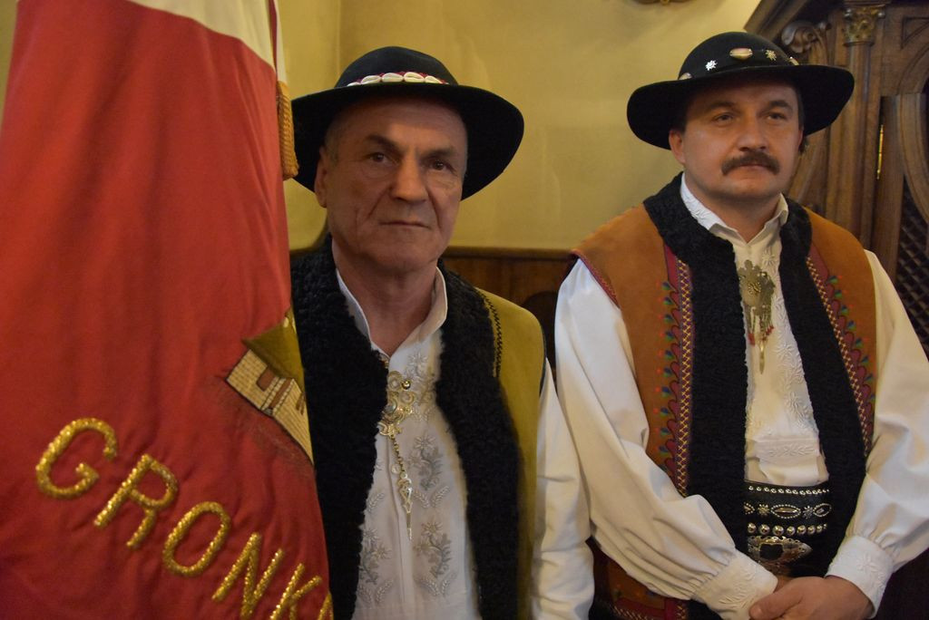 Związek Podhalan w Klikuszowej ze sztandarem