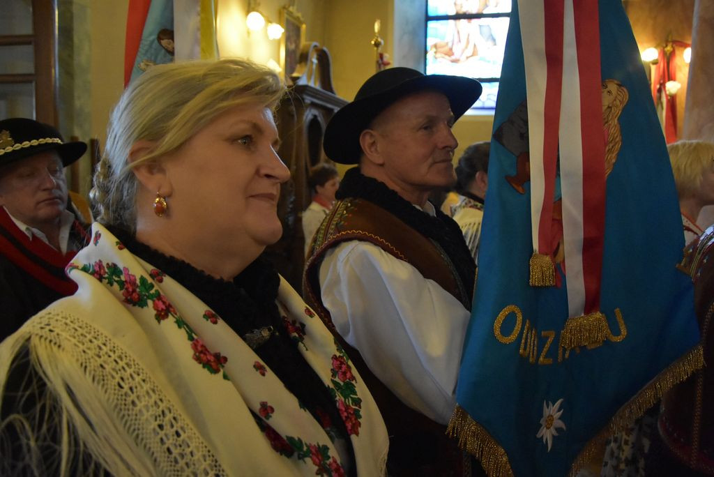 Związek Podhalan w Klikuszowej ze sztandarem