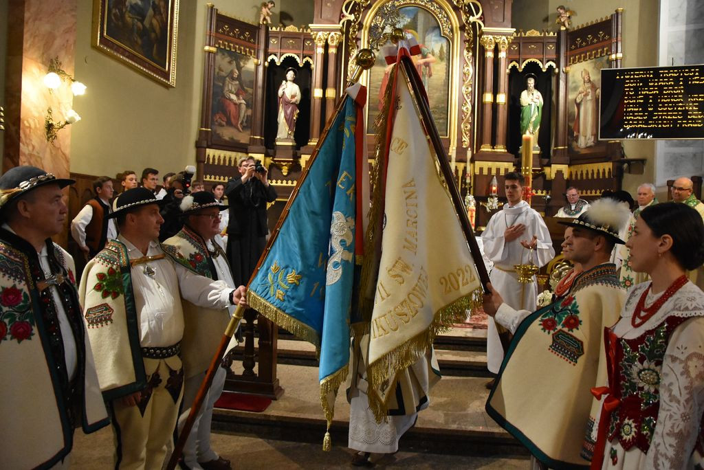 Związek Podhalan w Klikuszowej ze sztandarem