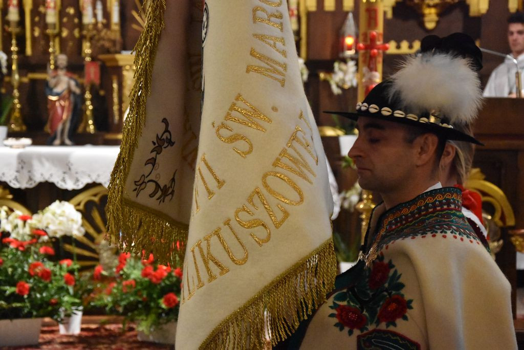Związek Podhalan w Klikuszowej ze sztandarem