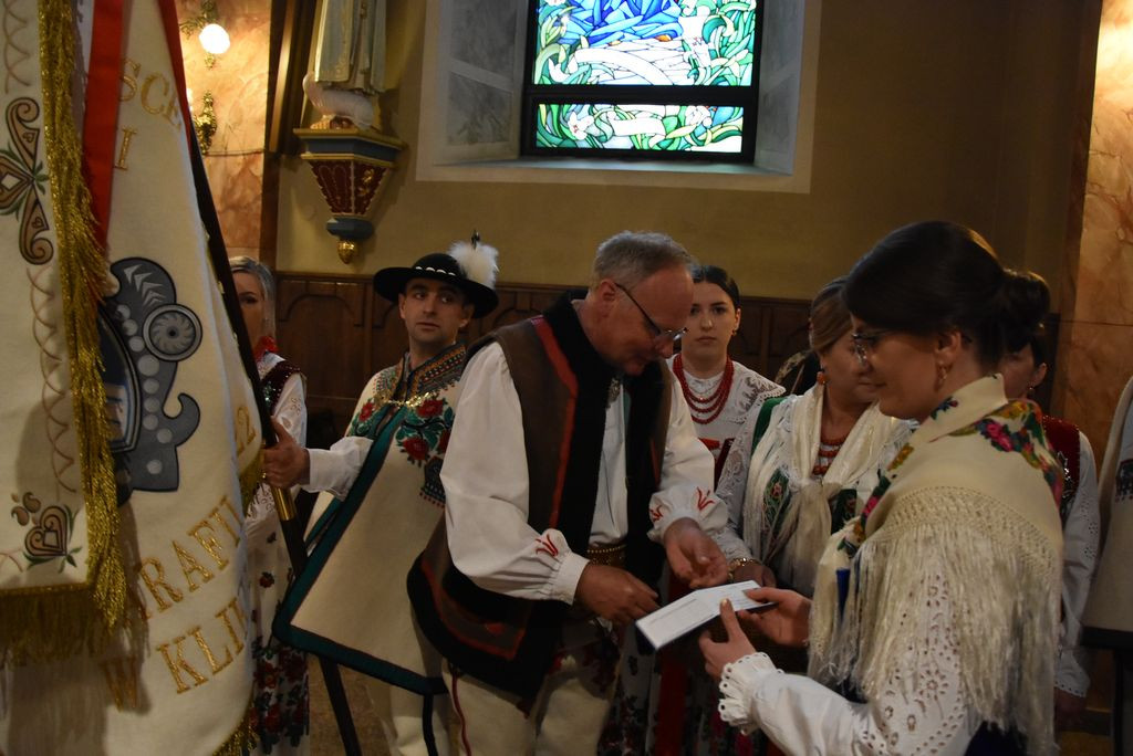 Związek Podhalan w Klikuszowej ze sztandarem