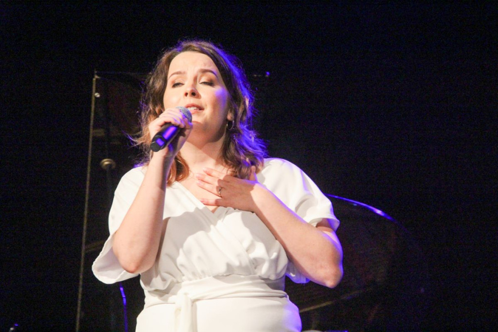 Natalia Niemen, Young Stars i niezwykły spektakl Wybieleni w nowotarskim MCK