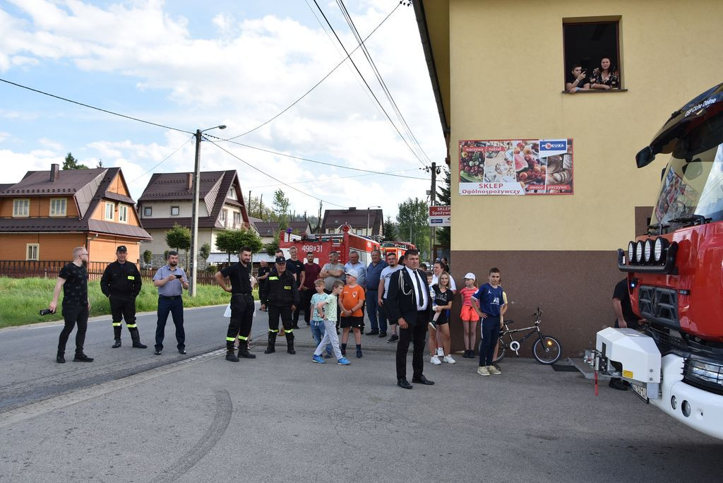 Ciche z nowymi wozami strażackimi