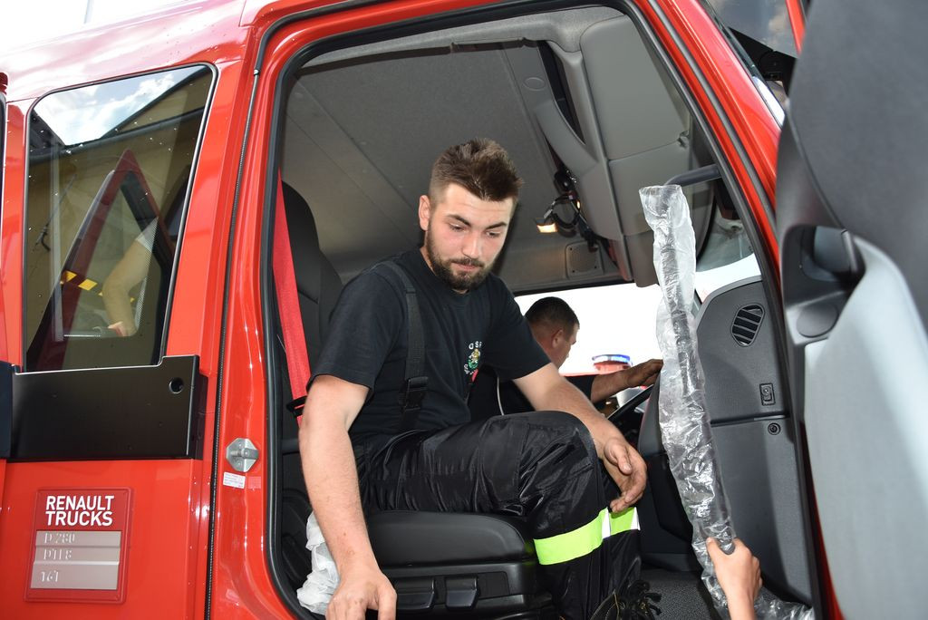 Ciche z nowymi wozami strażackimi