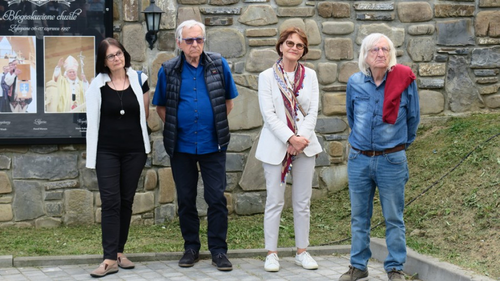 Błogosławione chwile w Czerwonym Dworze