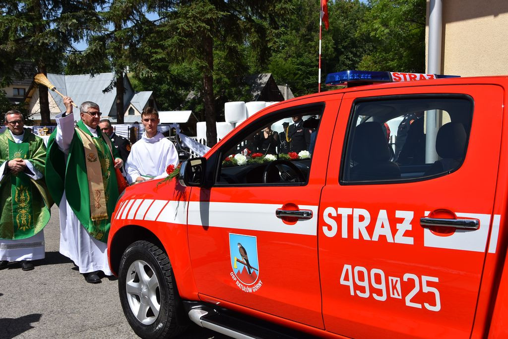 OSP Ratułów Górny z nowymi samochodami