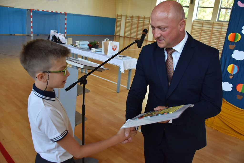Świadectwa rozdane, wakacje czekają