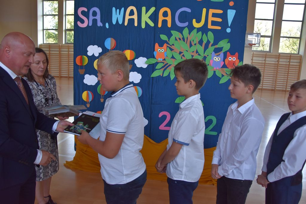 Świadectwa rozdane, wakacje czekają