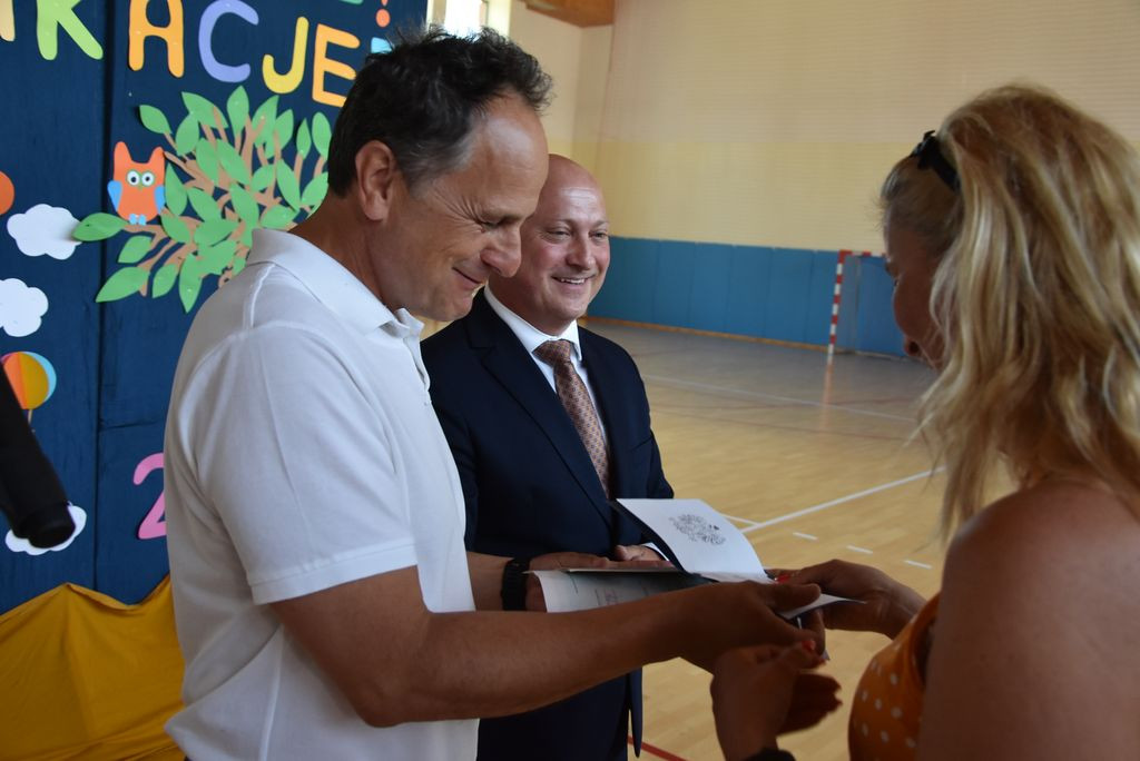 Świadectwa rozdane, wakacje czekają