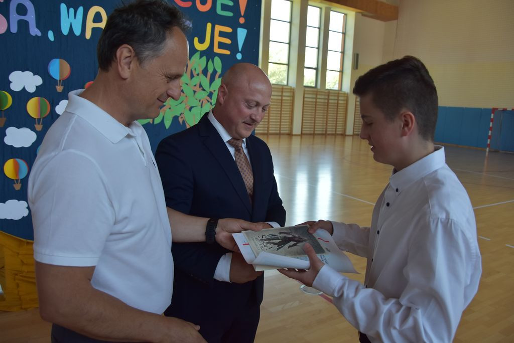 Świadectwa rozdane, wakacje czekają