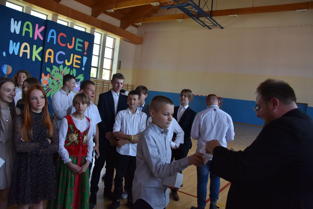 Świadectwa rozdane, wakacje czekają