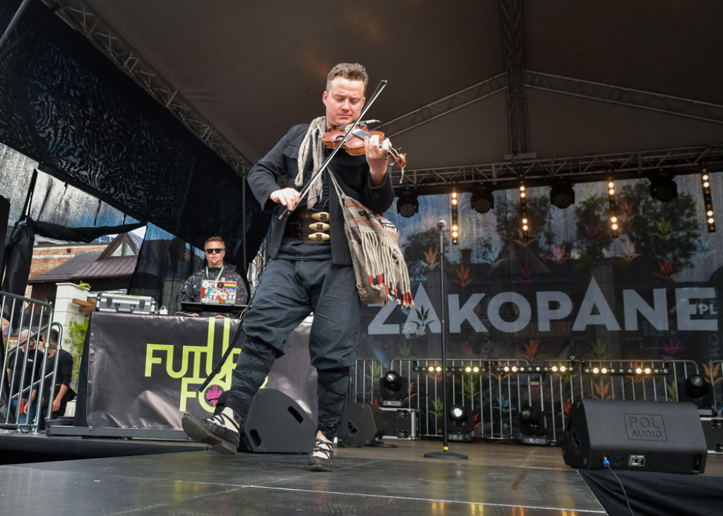 Ostro i tanecznie - szalony koncert Future Folk w Zakopanem