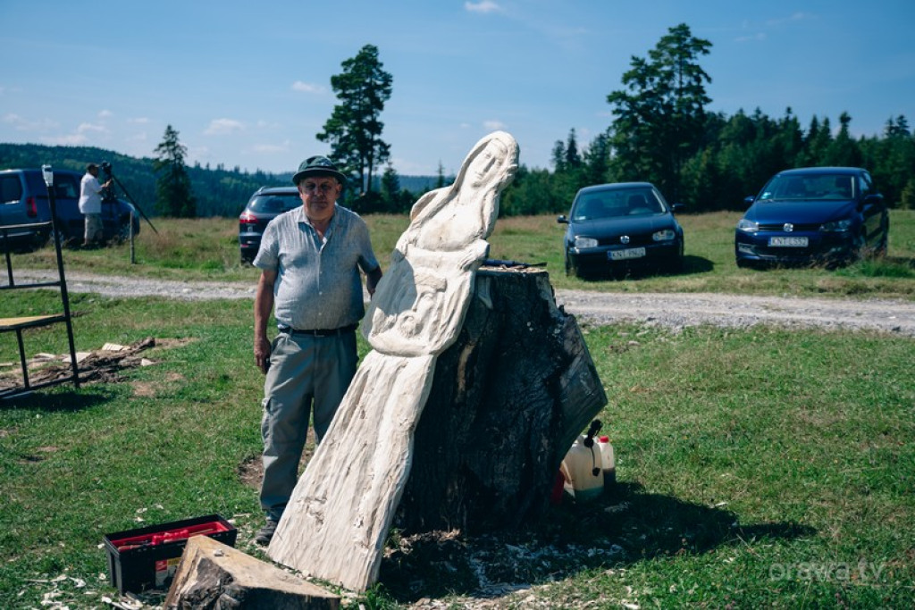 Rzeźbili świątki na Marysinej Polanie