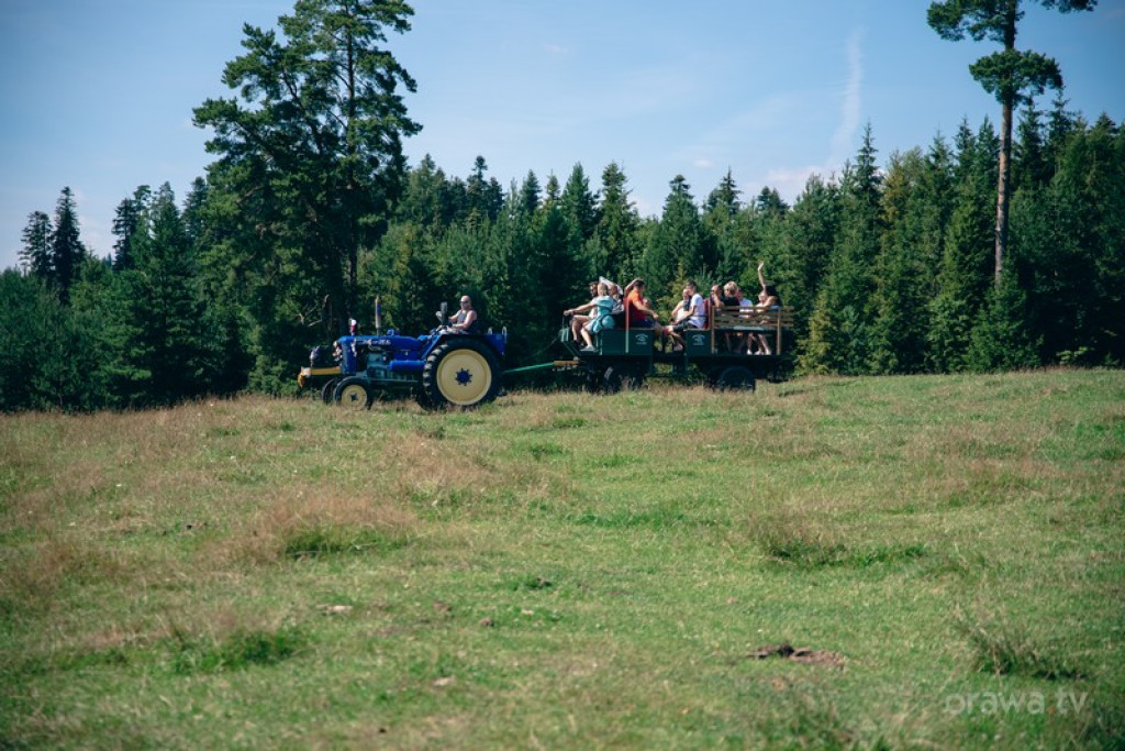 Rzeźbili świątki na Marysinej Polanie