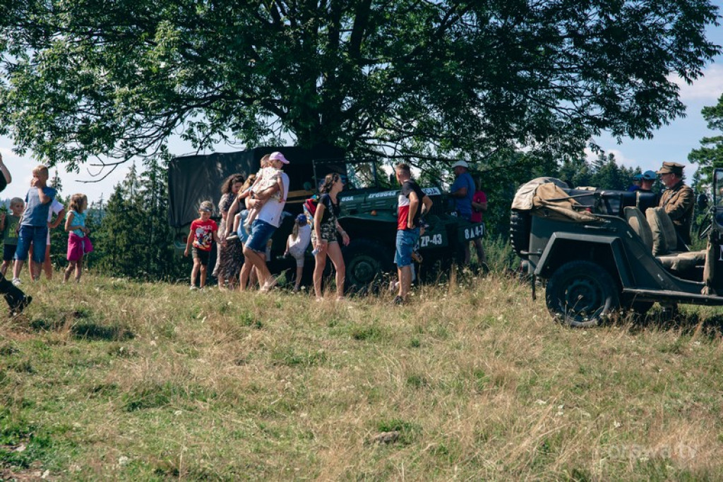 Rzeźbili świątki na Marysinej Polanie