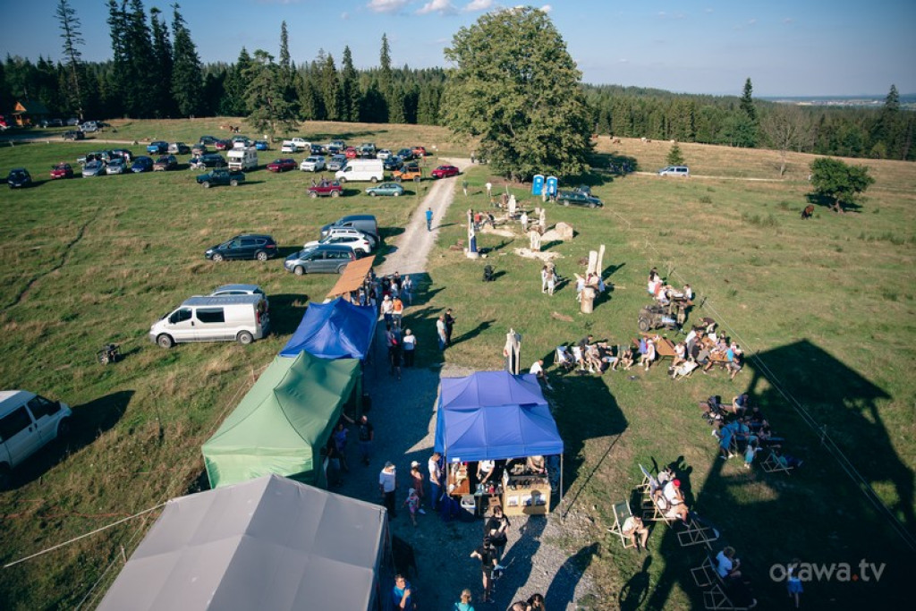 Rzeźbili świątki na Marysinej Polanie