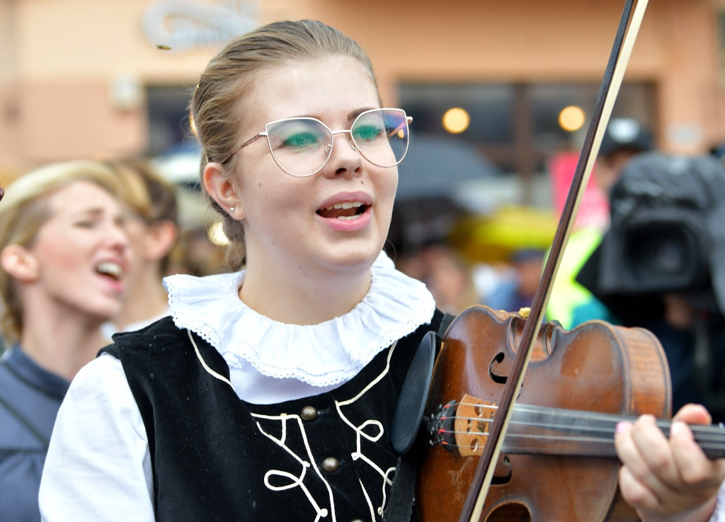 Barwny korowód festiwalowy