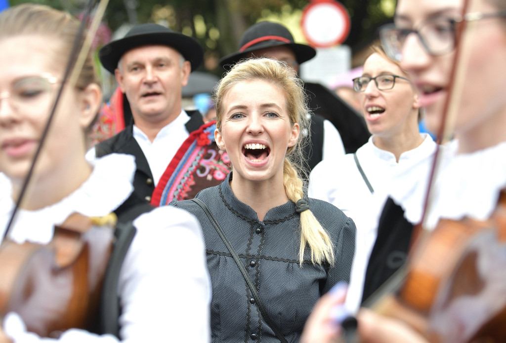 Barwny korowód festiwalowy
