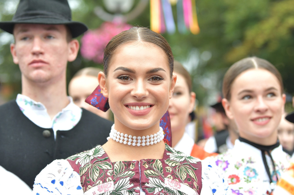 Barwny korowód festiwalowy
