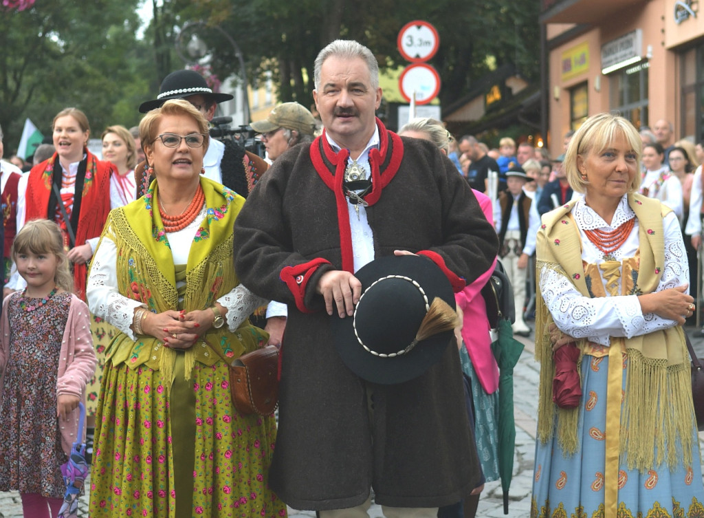 Barwny korowód festiwalowy