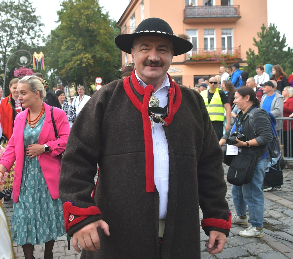 Barwny korowód festiwalowy