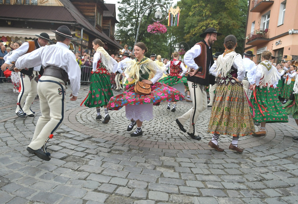 Barwny korowód festiwalowy
