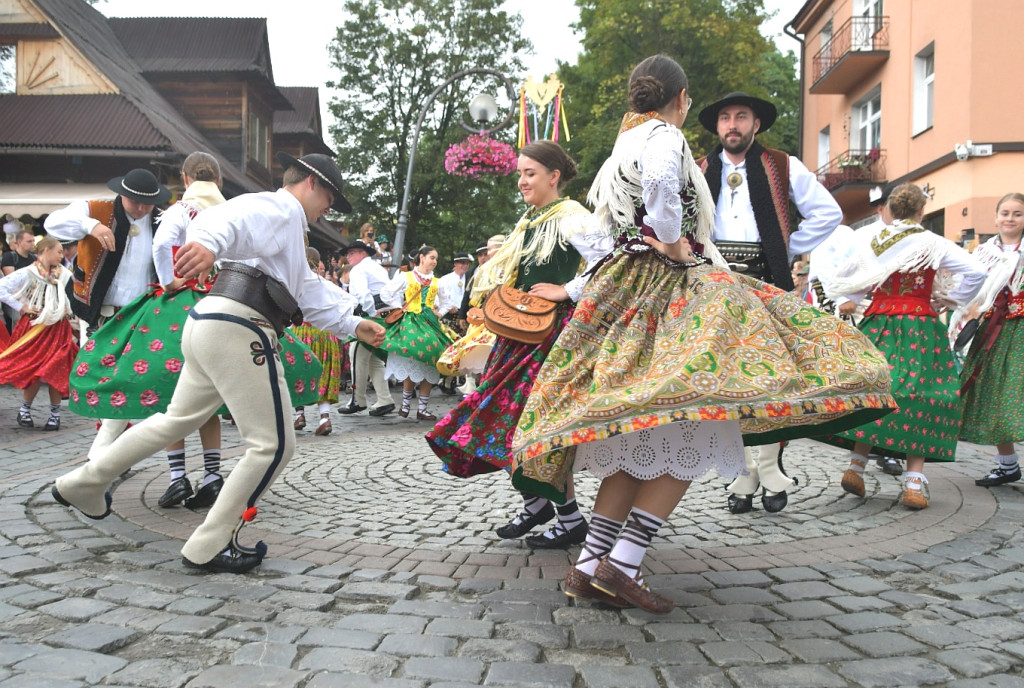 Barwny korowód festiwalowy