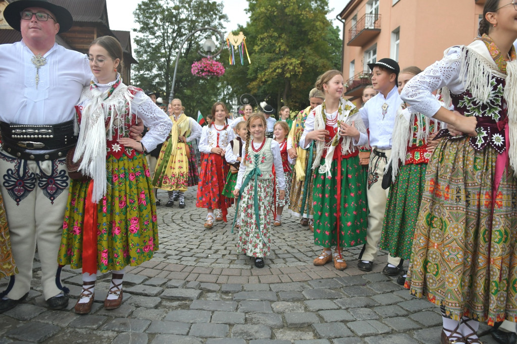 Barwny korowód festiwalowy