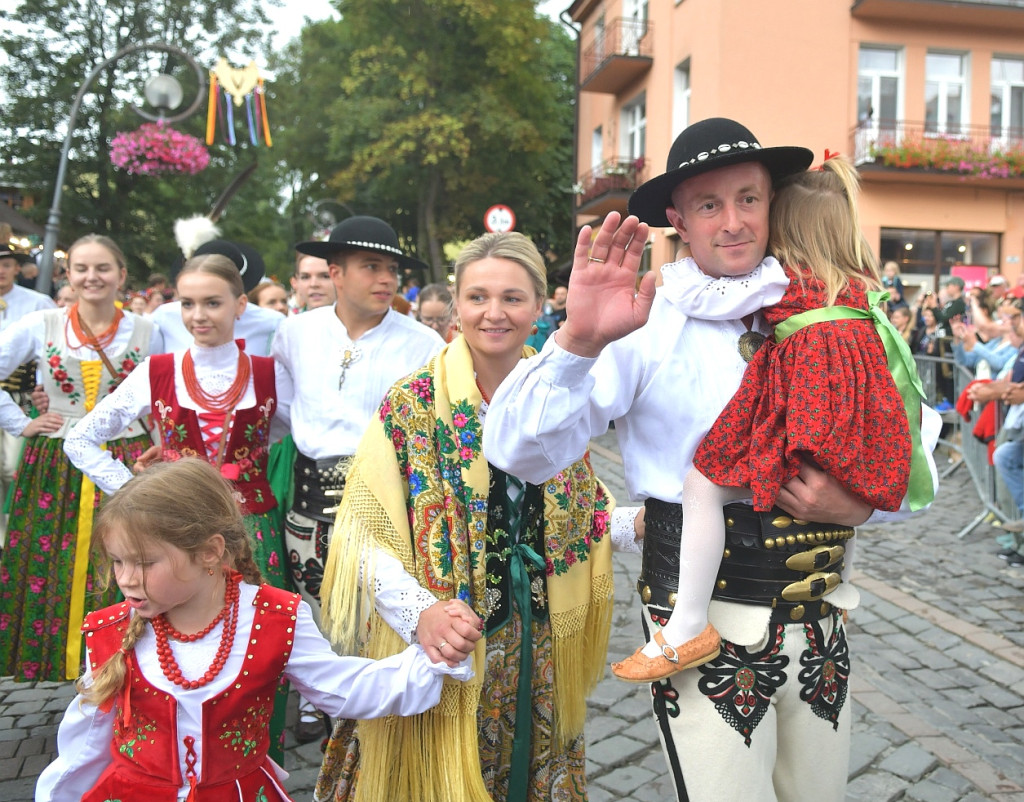 Barwny korowód festiwalowy