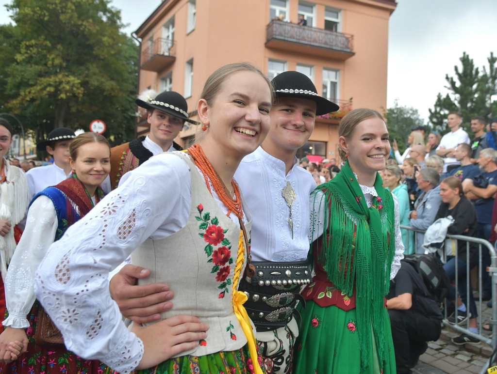 Barwny korowód festiwalowy