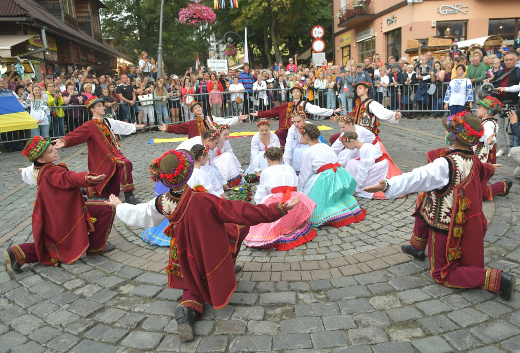 Barwny korowód festiwalowy
