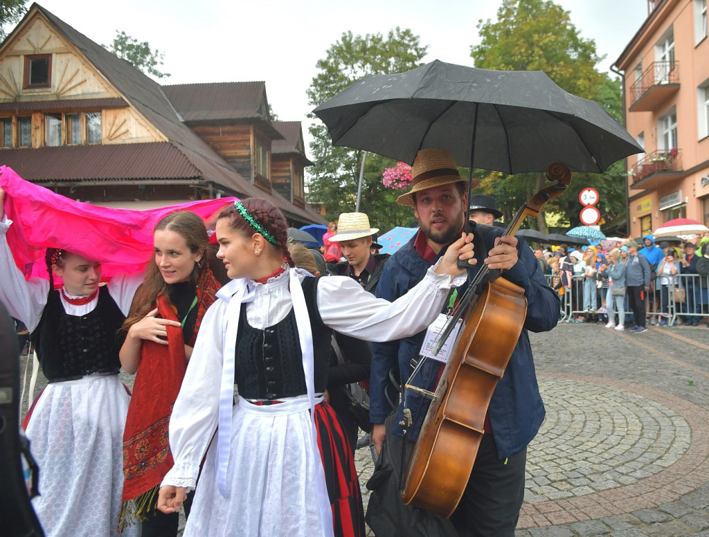 Barwny korowód festiwalowy