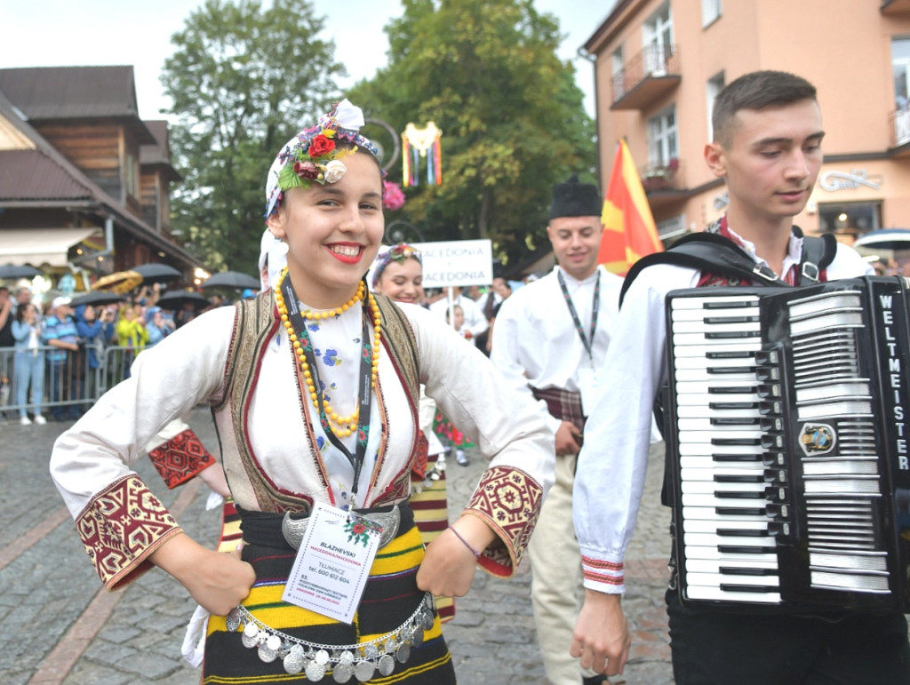 Barwny korowód festiwalowy