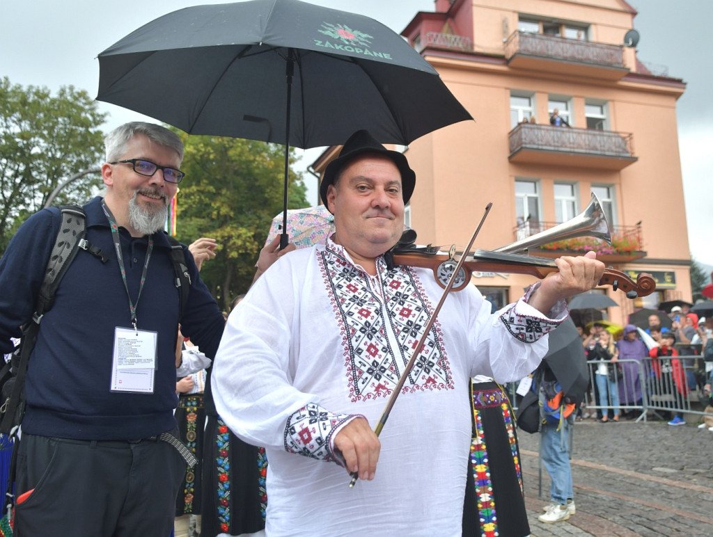 Barwny korowód festiwalowy