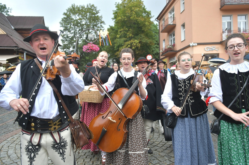 Barwny korowód festiwalowy