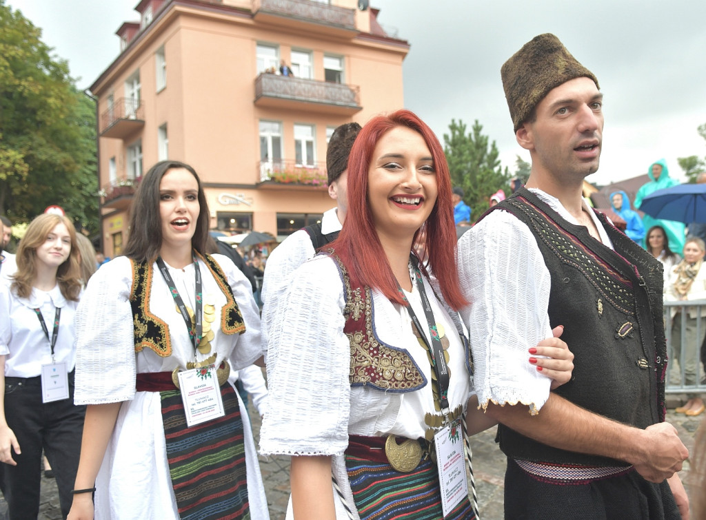 Barwny korowód festiwalowy