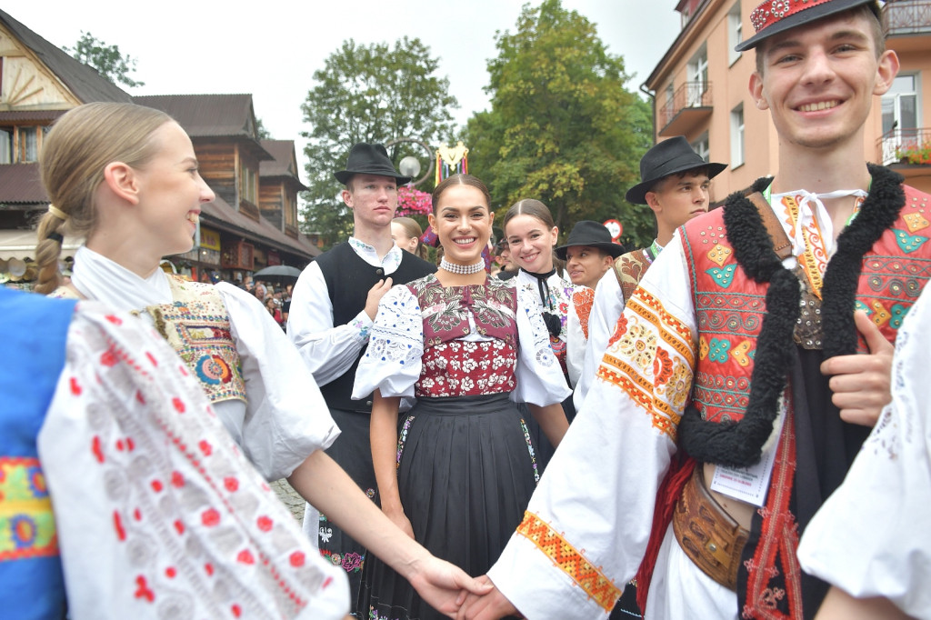 Barwny korowód festiwalowy