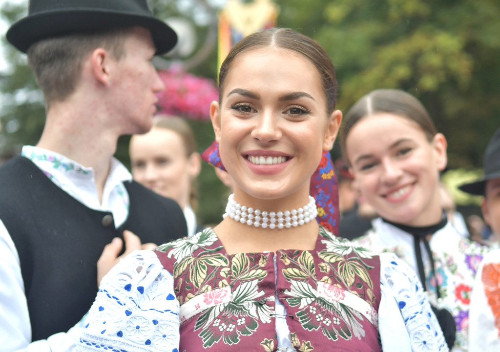 Barwny korowód festiwalowy