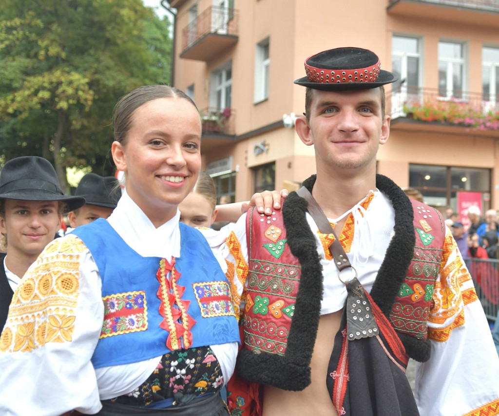 Barwny korowód festiwalowy