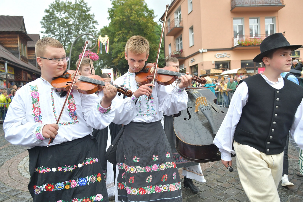 Barwny korowód festiwalowy