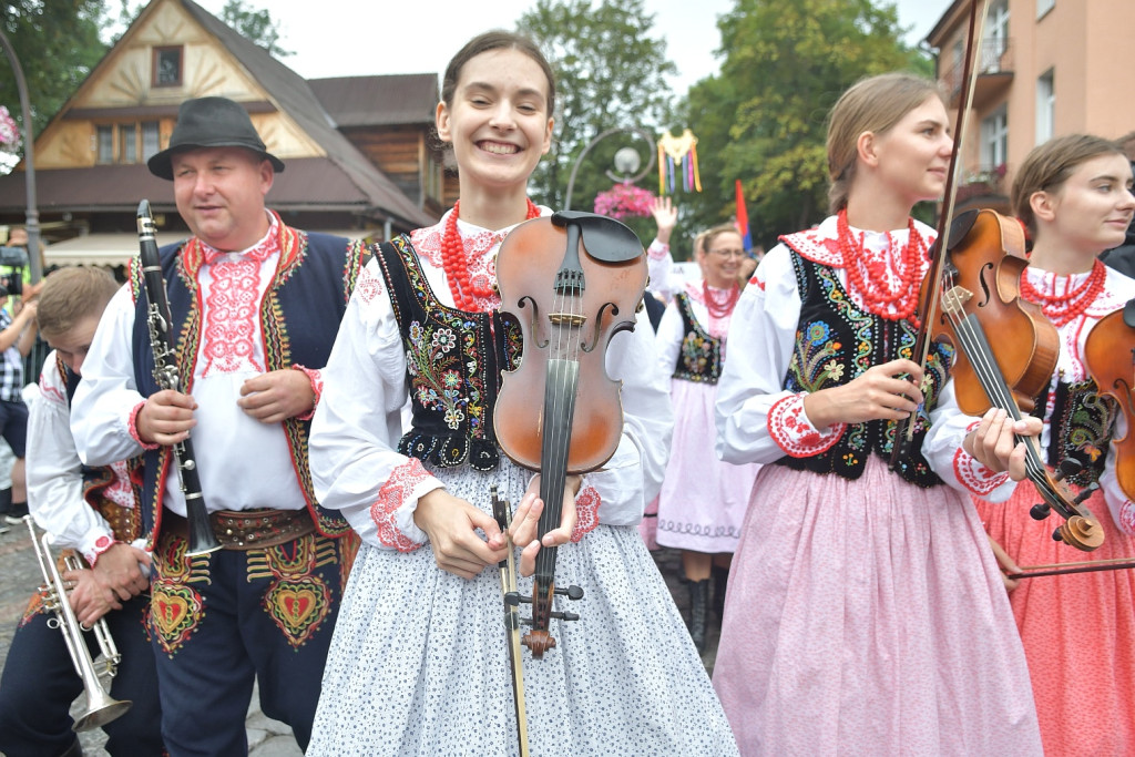 Barwny korowód festiwalowy