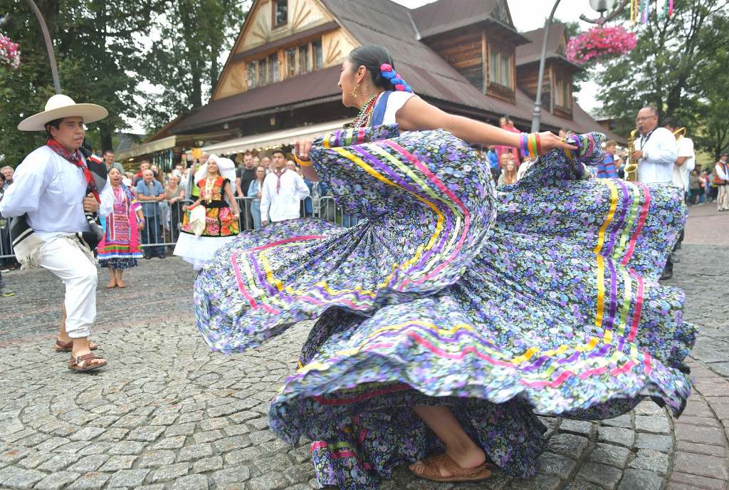 Barwny korowód festiwalowy