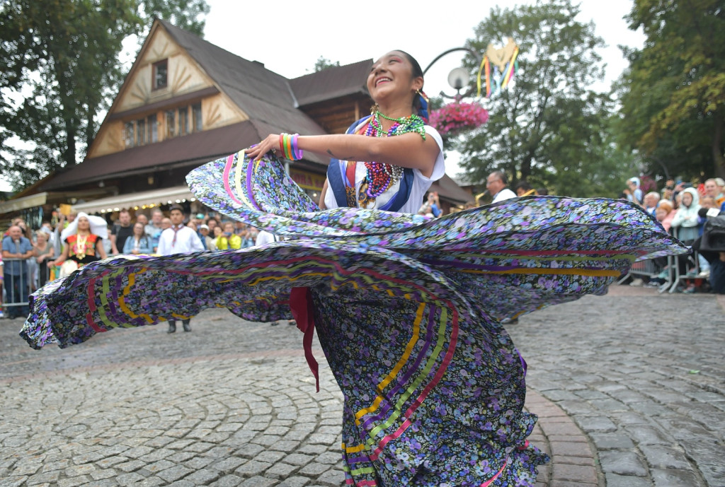 Barwny korowód festiwalowy