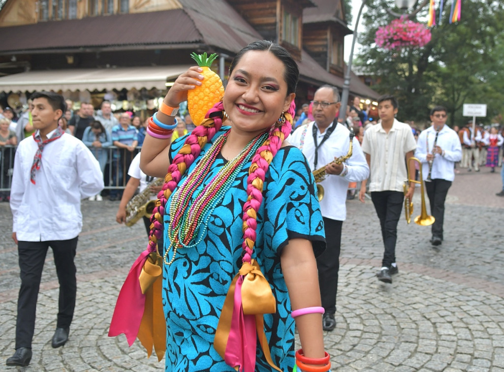 Barwny korowód festiwalowy