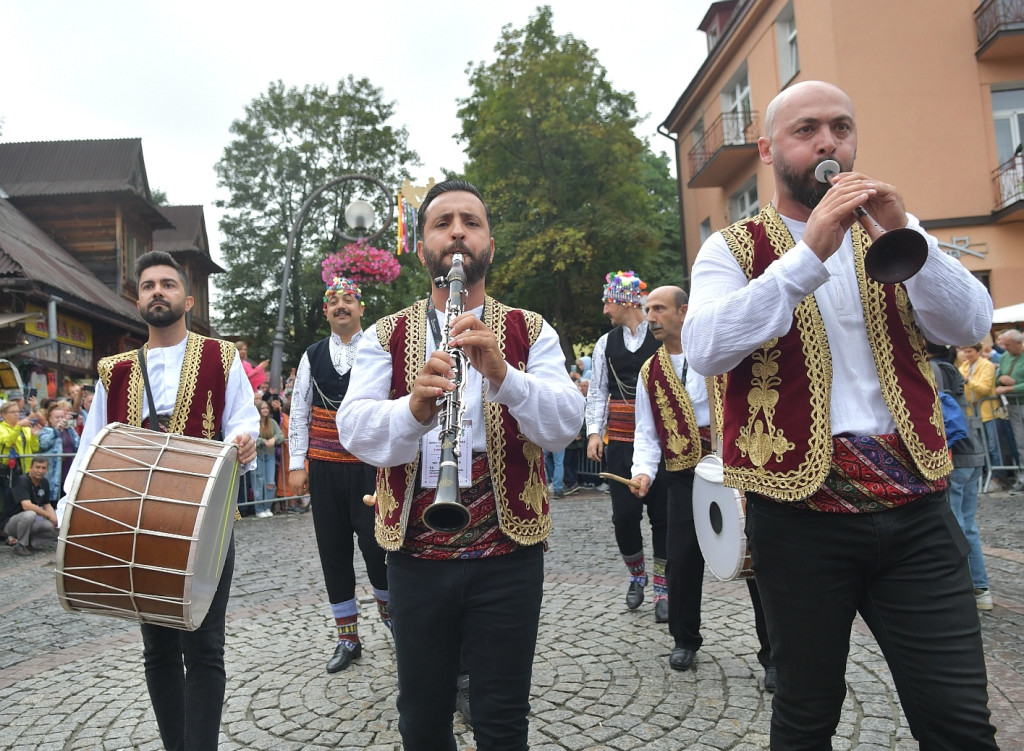 Barwny korowód festiwalowy