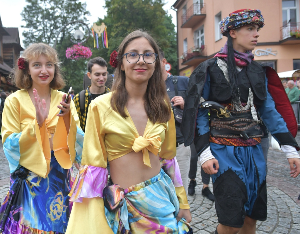 Barwny korowód festiwalowy