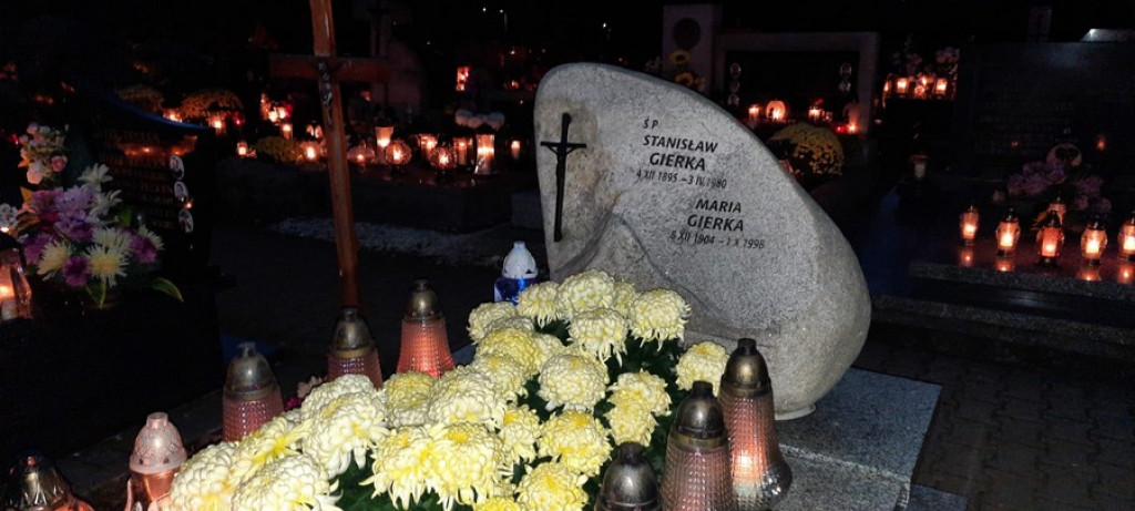 Poroniański cmentarz nocą